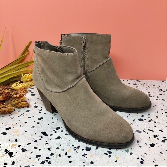 Steve Madden Milaan Taupe Suede Booties Sz 8.5 - Picture 1 of 11